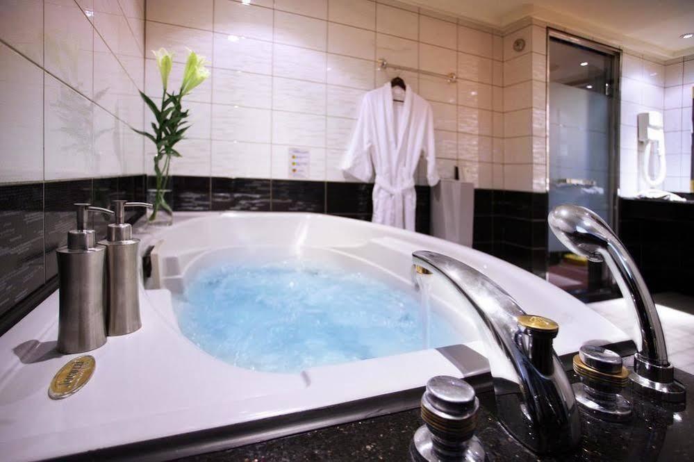 Kao Yuan Hotel - Zhong Zheng تايتشونغ المظهر الخارجي الصورة